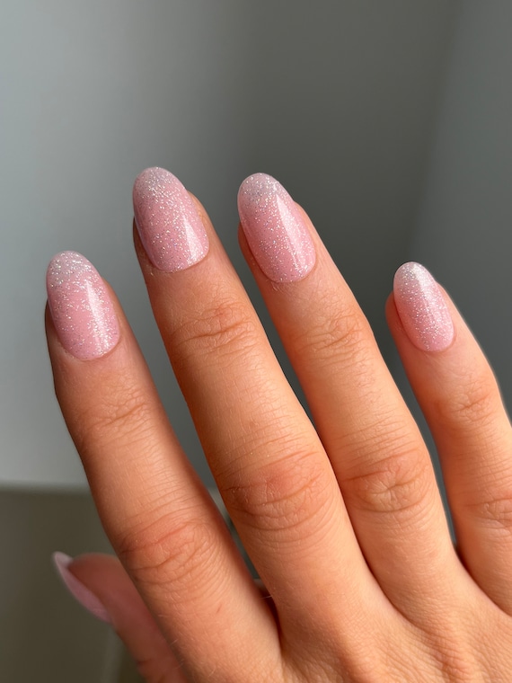 Como Escolher o Glitter Ideal para Suas Unhas Rosa