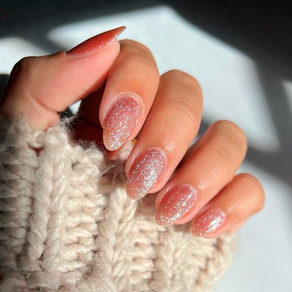 Milky Nails e Efeito Cromado: Tendências para Unhas Elegantes