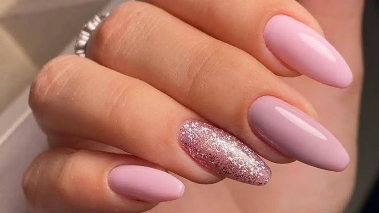 Como Escolher o Glitter Ideal para Suas Unhas Rosa