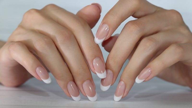 unhas a francesa