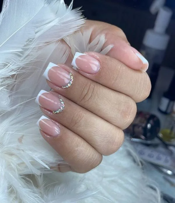 como manter unhas clássicas impecáveis por mais tempo