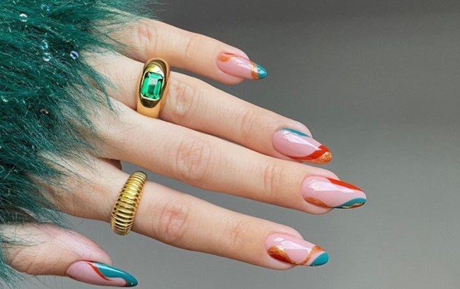 5 ideias de títulos:
1. Unhas com Linhas: Guia Completo de Nail Art e Saúde
2. Decifrando as Linhas nas Unhas: Estilo ou Alerta de Saúde?
3. Nail Art com Linhas: Tendências e Inspirações para Suas Unhas
4. Linhas nas Unhas: Quando Procurar um Dermatologista?
5. Vitaminas Essenciais para Unhas Fortes e Sem Linhas