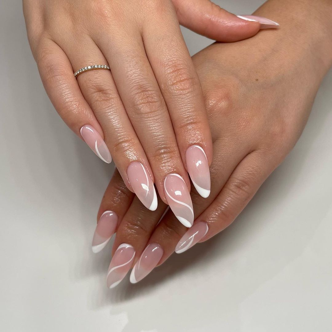 5 ideias de títulos:
1. Unhas com Linhas: Guia Completo de Nail Art e Saúde
2. Decifrando as Linhas nas Unhas: Estilo ou Alerta de Saúde?
3. Nail Art com Linhas: Tendências e Inspirações para Suas Unhas
4. Linhas nas Unhas: Quando Procurar um Dermatologista?
5. Vitaminas Essenciais para Unhas Fortes e Sem Linhas