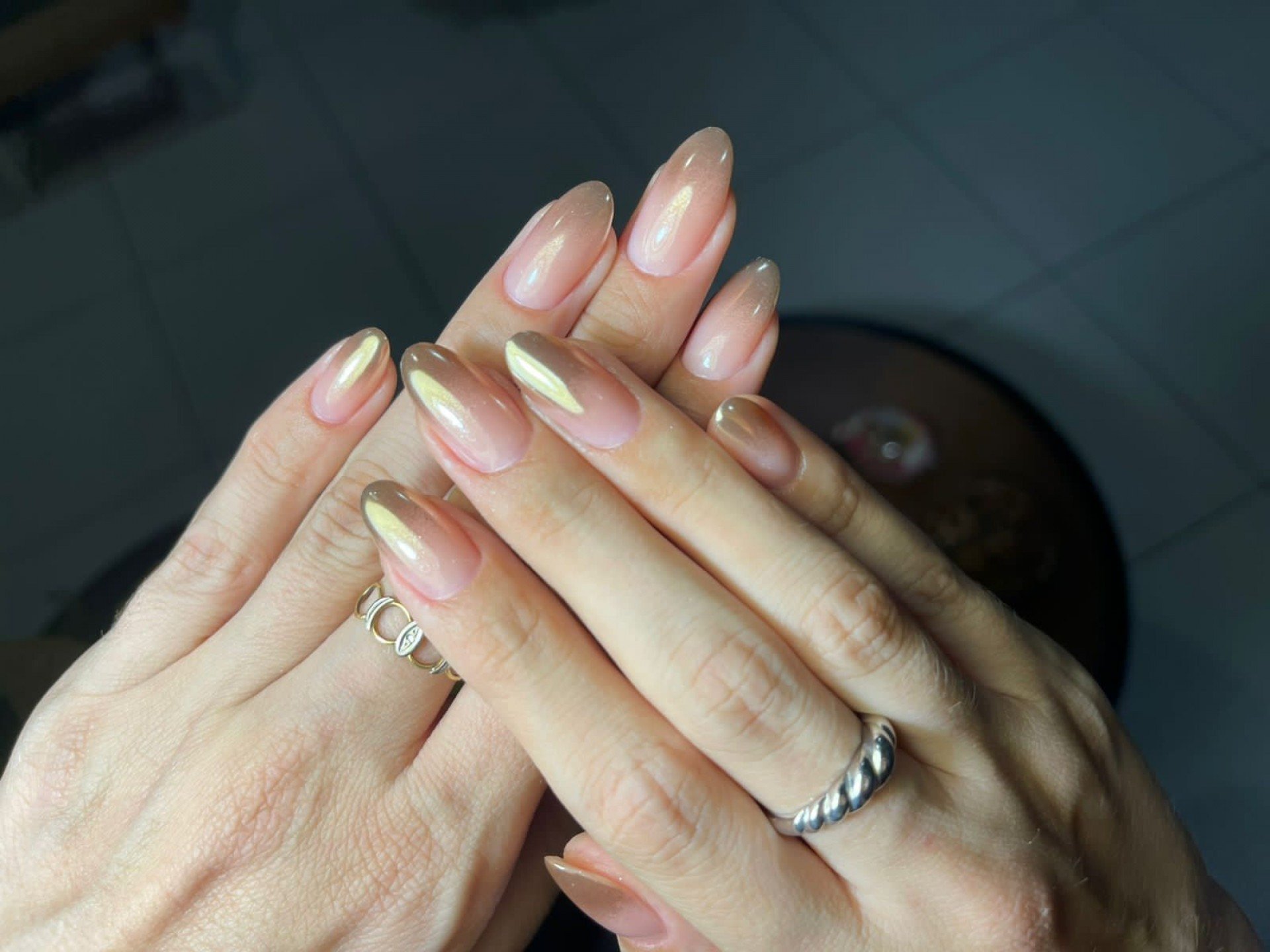 inspiração unhas de gel clássicas para casamento
