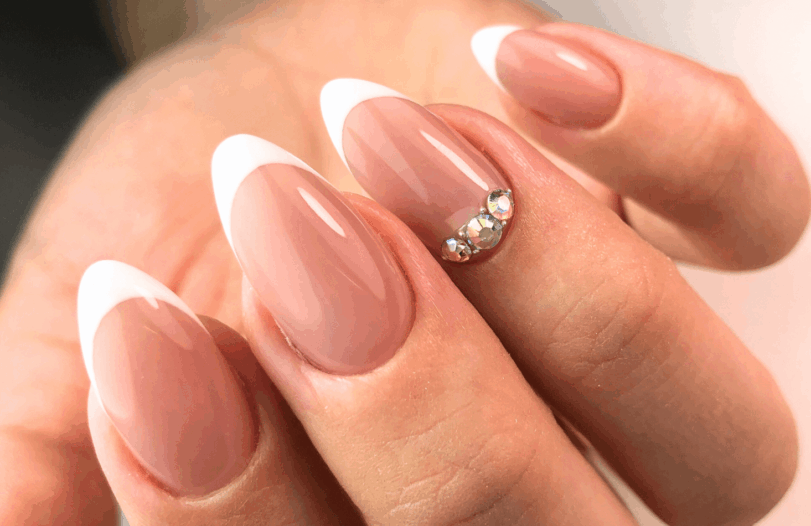 inspiração unhas de gel clássicas para casamento