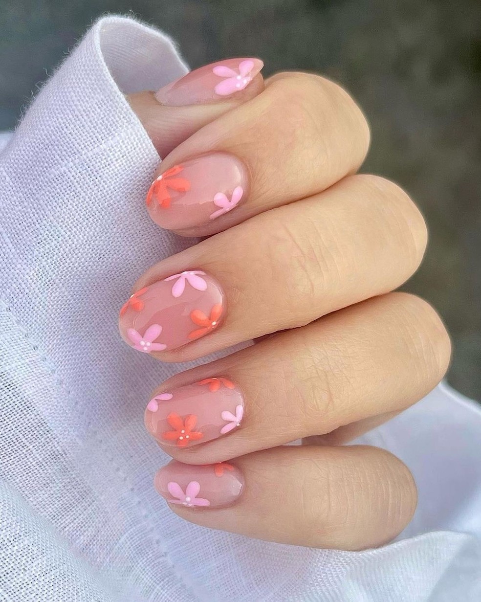 unhas de gel pequena