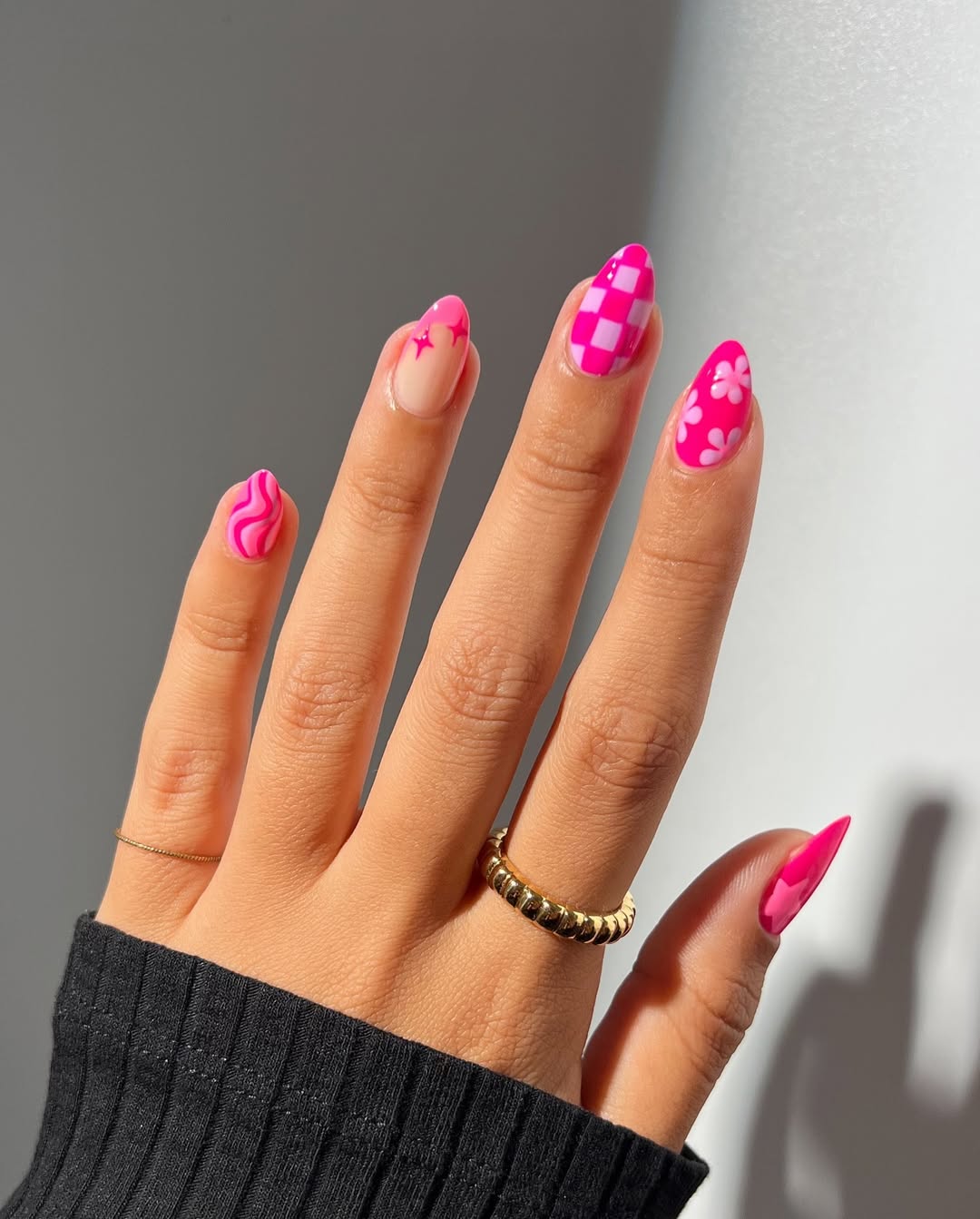 ideias de unhas decoradas de gel rosa para inspiração