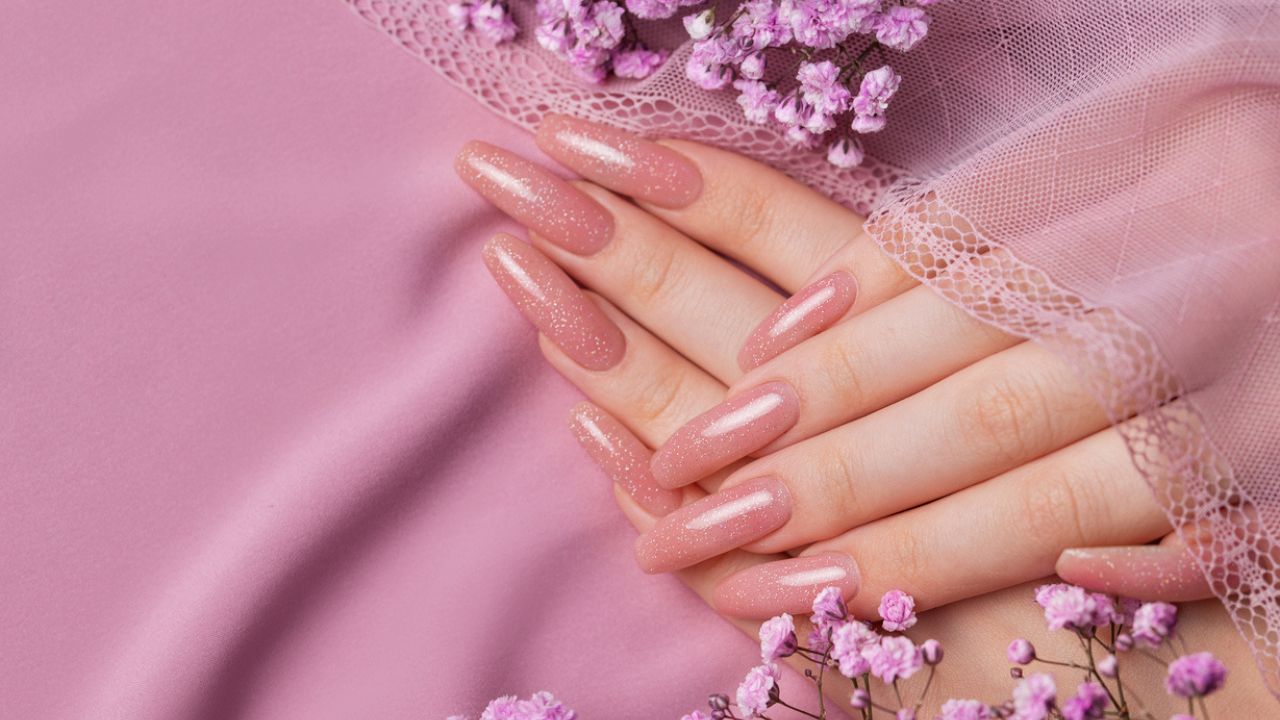 unhas de gel rosa vs unhas de acrílico rosa qual a melhor