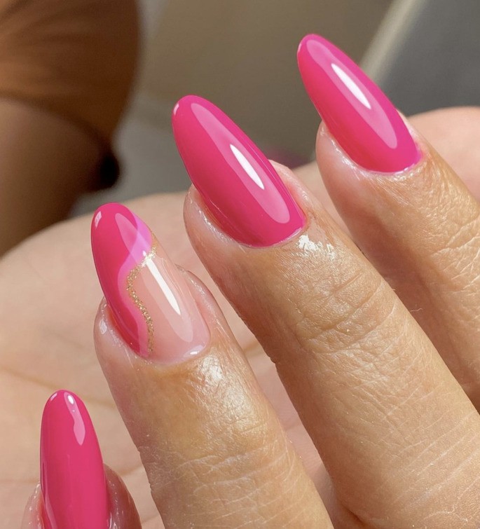 unhas decoradas de gel rosa