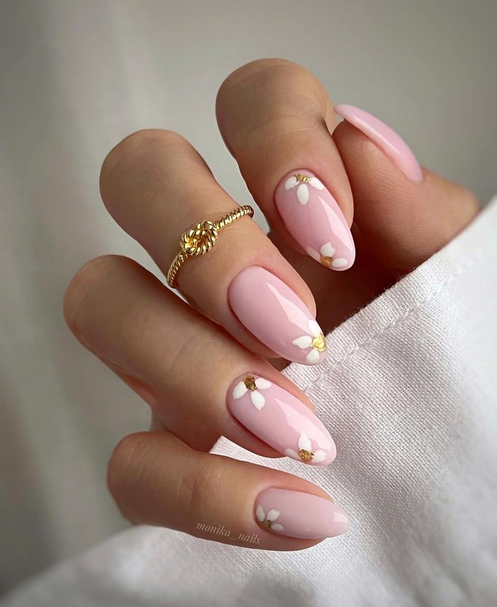 ideias de unhas decoradas de gel rosa para inspiração