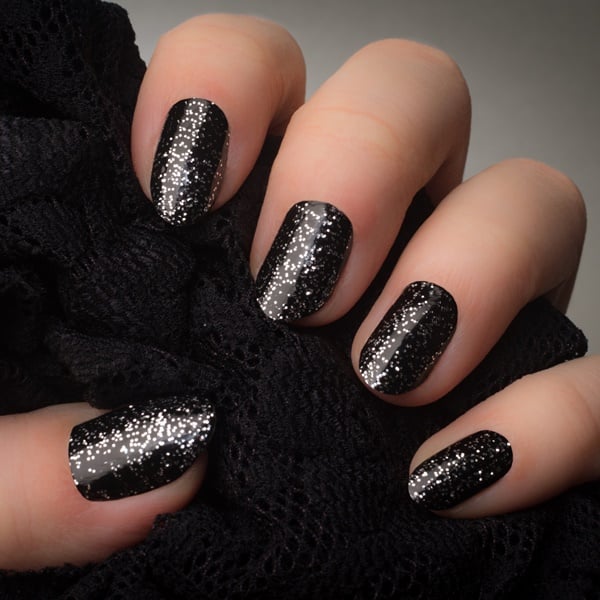 unhas decoradas pretas com glitter