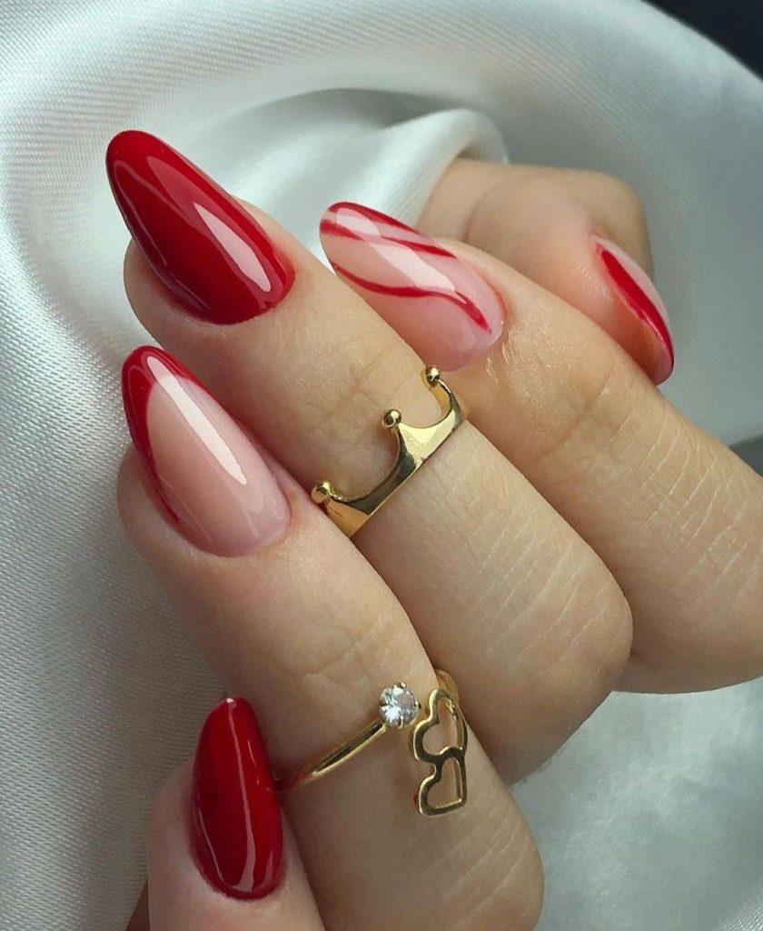 Unhas vermelhas com efeito marmorizado sutil