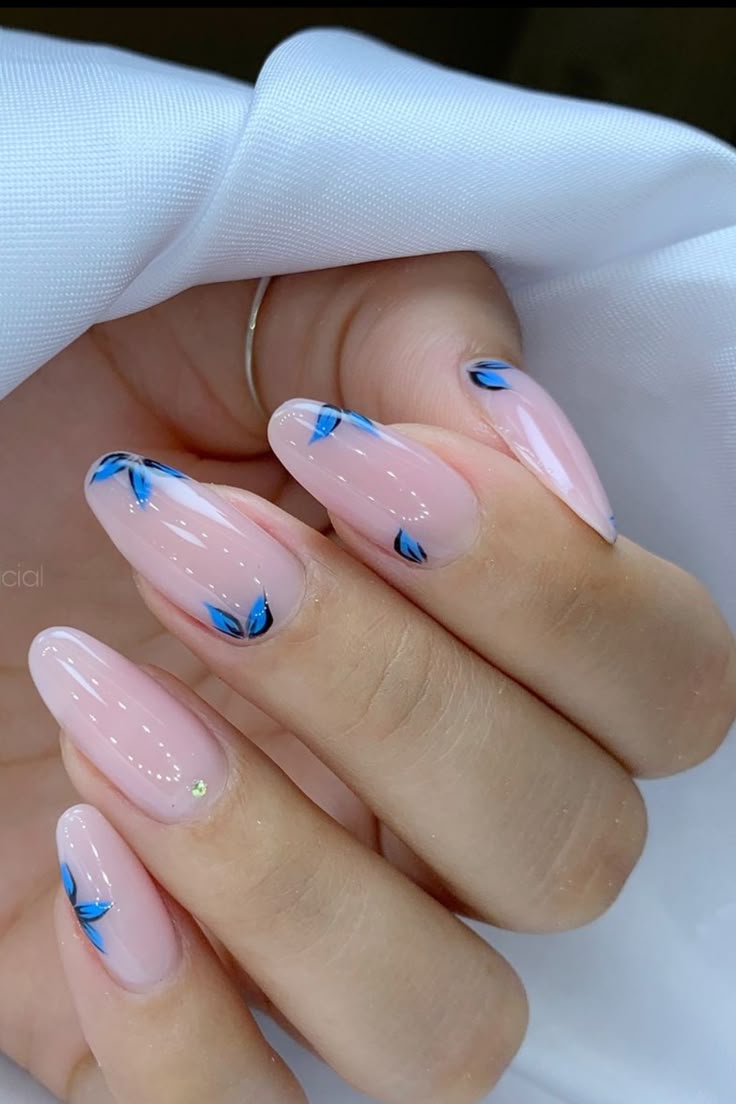 unhas delicadas e elegantes