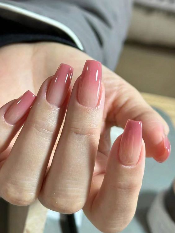 unhas delicadas e elegantes