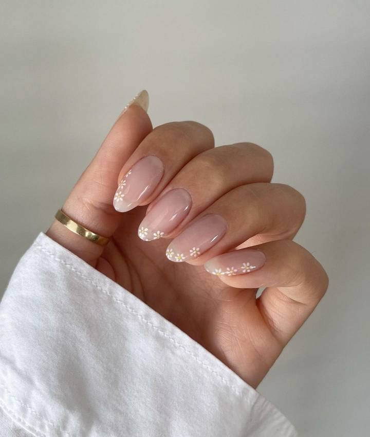 unhas delicadas e elegantes