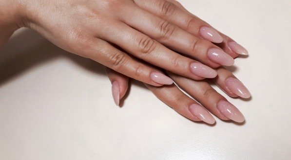 erros comuns ao fazer unhas delicadas em casa