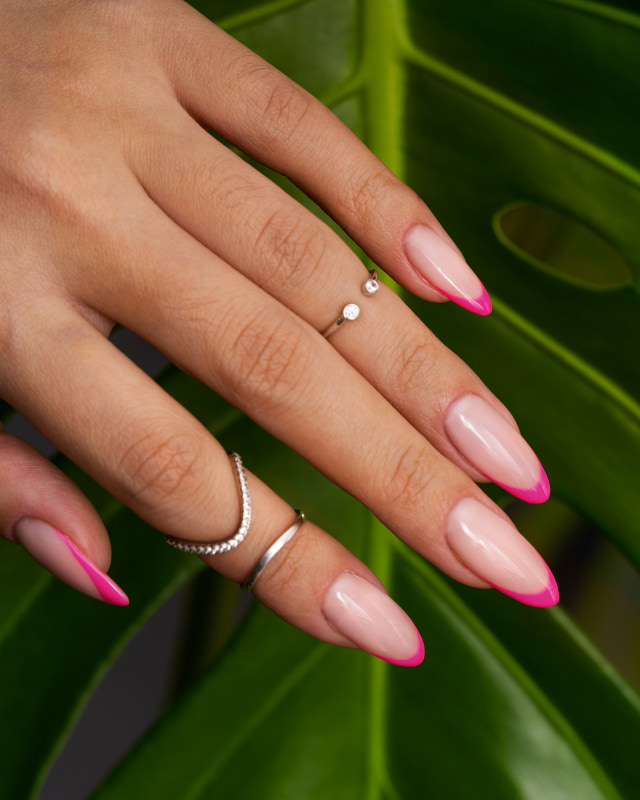 inspiração unhas em gel rosa para casamento