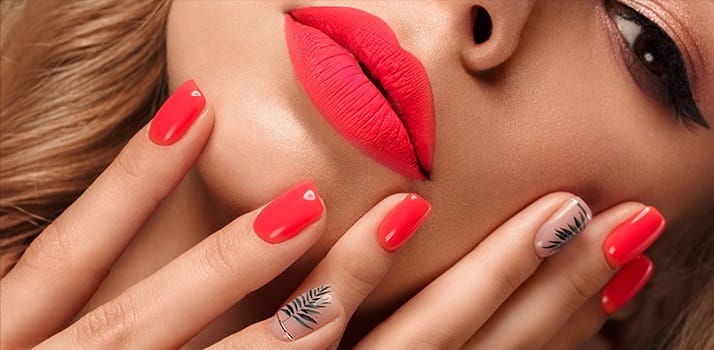 unhas em gel rosa claro vs. rosa pink qual escolher