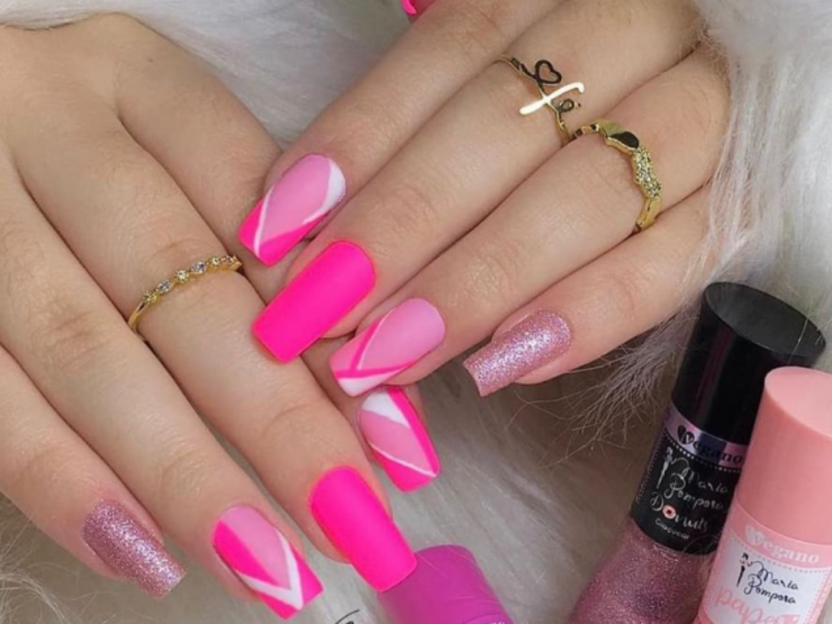 unhas em gel na cor rosa