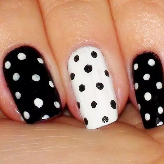 5 ideias de títulos: 1. Unhas em Gel Preto e Branco: Guia Completo de Estilos e Tendências. 2. Descubra a Versatilidade das Unhas Preto e Branco: Inspirações Incríveis. 3. Como Manter Suas Unhas em Gel Preto e Branco Perfeitas: Dicas Essenciais. 4. Do Minimalista ao Ousado: As Melhores Ideias de Unhas em Gel Preto e Branco. 5. Unhas Preto e Branco: A Combinação Clássica que Nunca Sai de Moda.