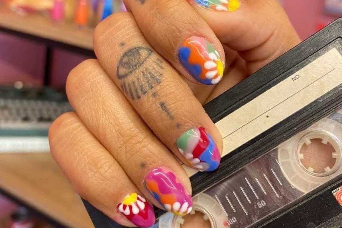 Como identificar a causa das ondulações nas unhas