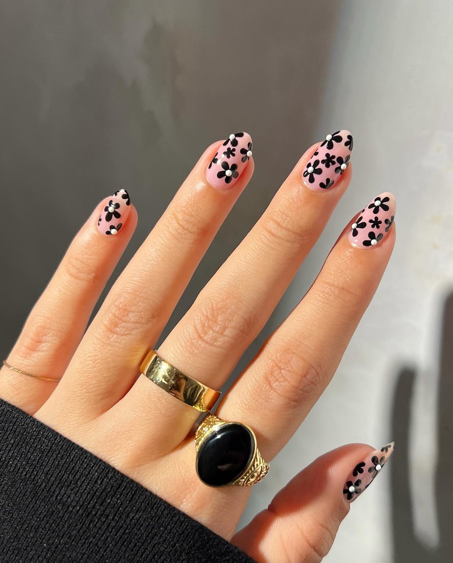 Como identificar a causa das ondulações nas unhas