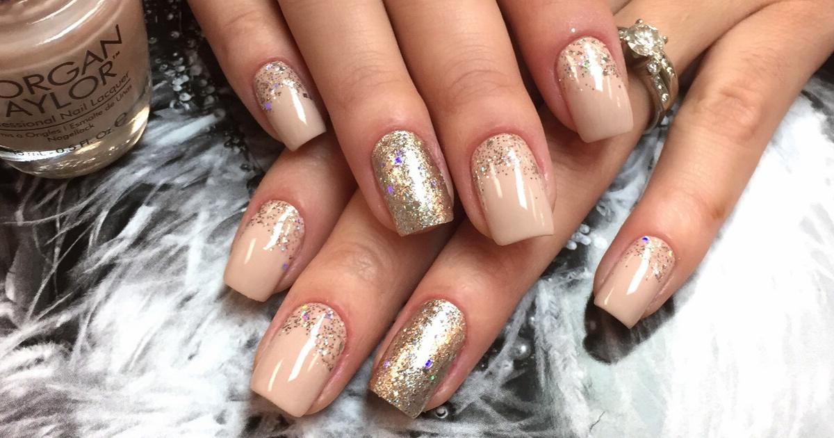 unhas com glitter dourado vs prata para ano novo