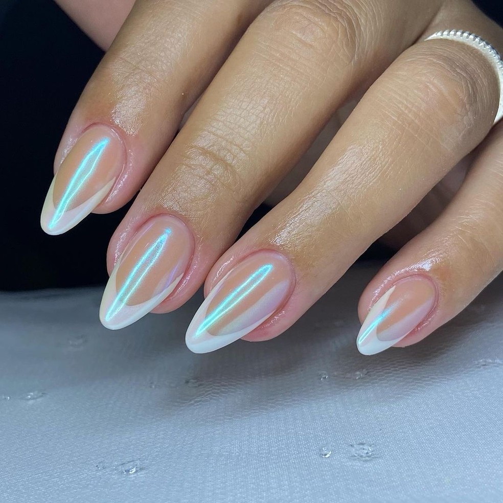 unhas efeito perolado