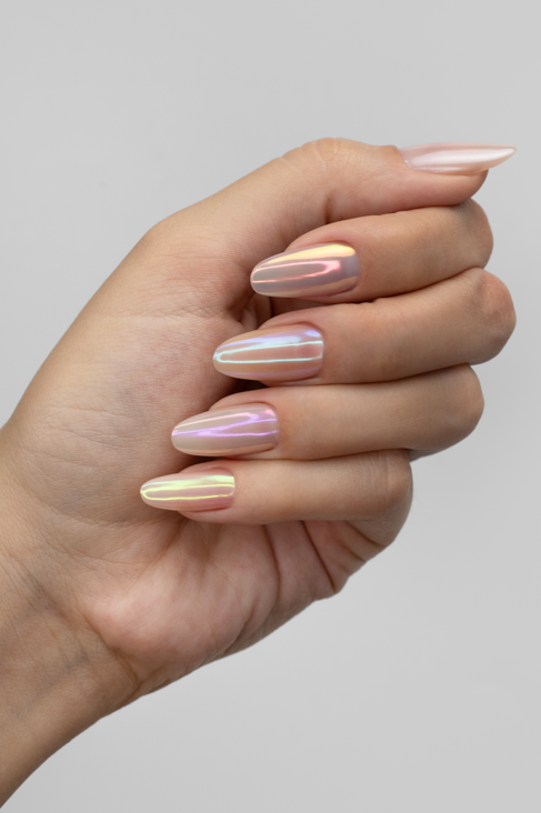 unhas com brilho metálico