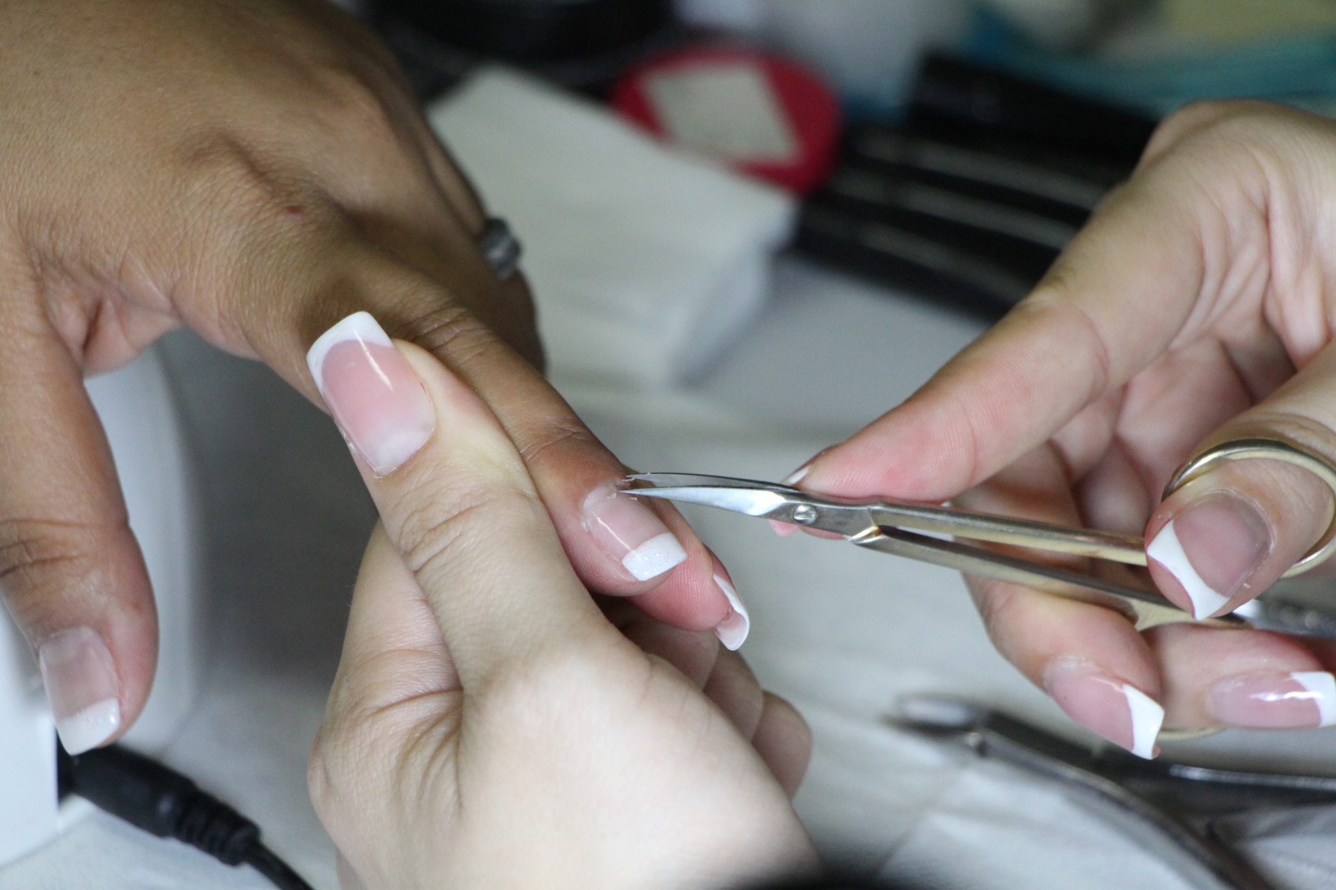 manicure russa versus tradicional qual a melhor opção