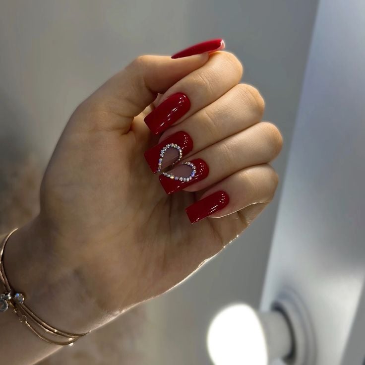unhas vermelhas decoradas