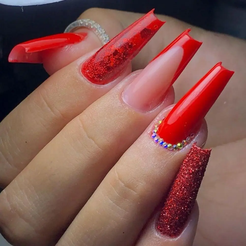 unhas vermelhas decoradas