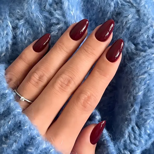 unhas vinho com filha unica dourada