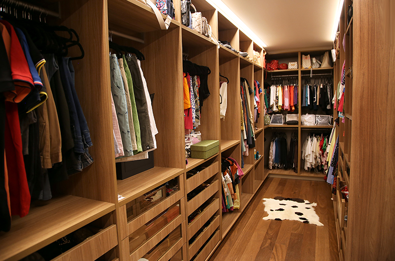 Dicas de organização para otimizar o espaço em vestiários femininos