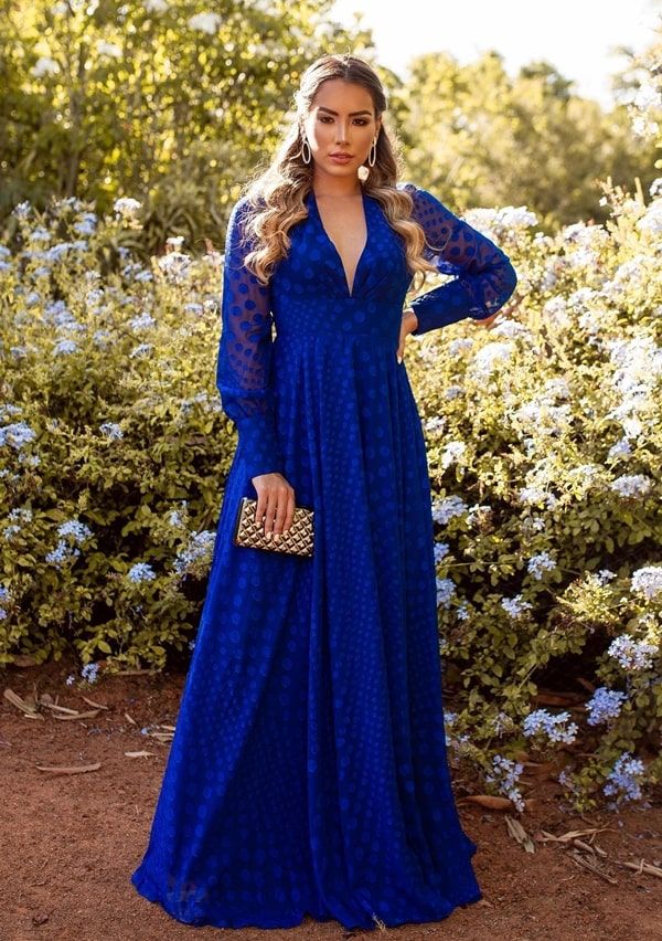 vestido azul royal com fenda