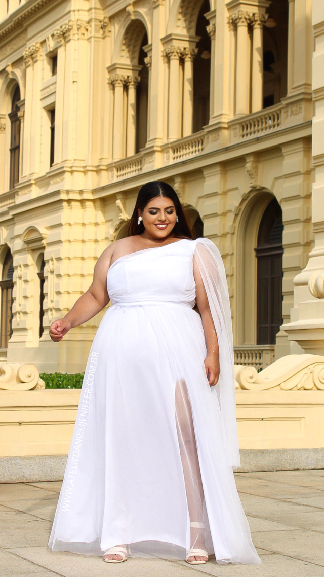 Vestido branco plus size de laise