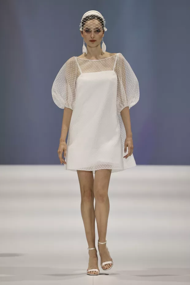 5 ideias de títulos:
1. Vestidos Curtos para 2026: As Tendências Que Você Precisa Conhecer
2. Guia Completo: Como Usar Vestidos Curtos em Ocasiões Formais e Casuais
3. Descubra os Modelos de Vestidos Curtos que Vão Dominar o Verão 2026
4. Estilo e Conforto: Os Melhores Vestidos Curtos para o Dia a Dia
5. Tendências de Cores e Estampas para Vestidos Curtos em 2026