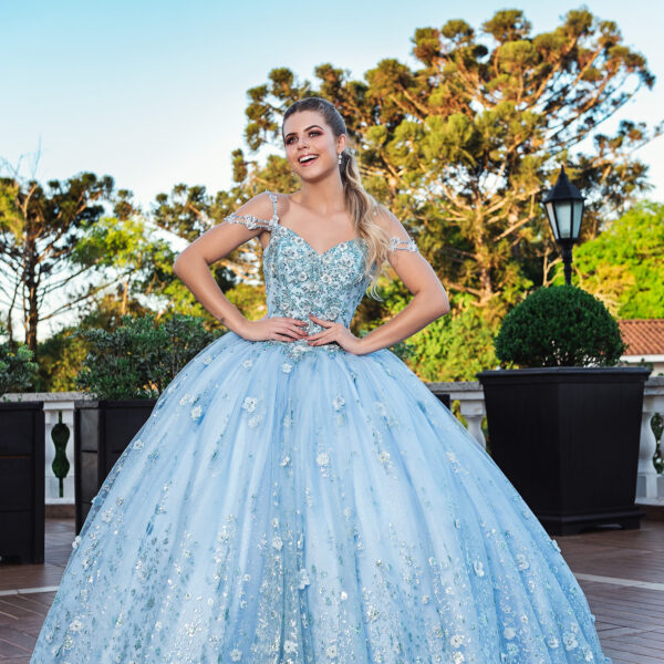 vestido de 15 anos azul claro e prata