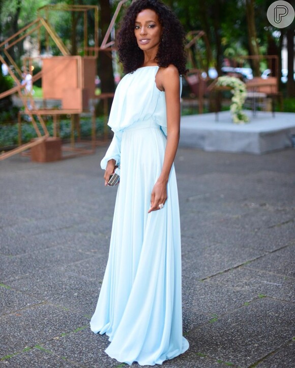 vestido de festa longo fluido romântico
