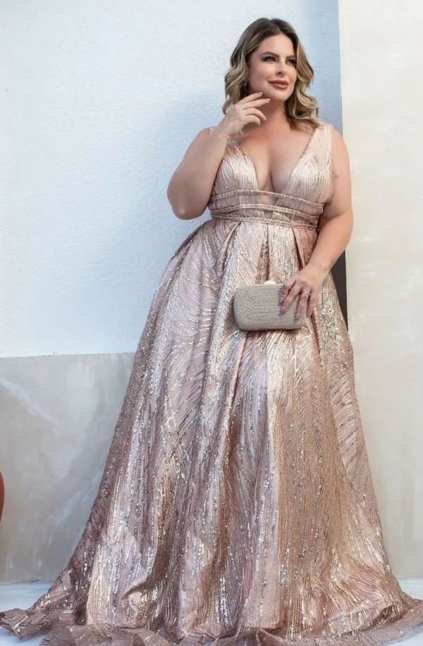 vestido de festa plus size com fenda