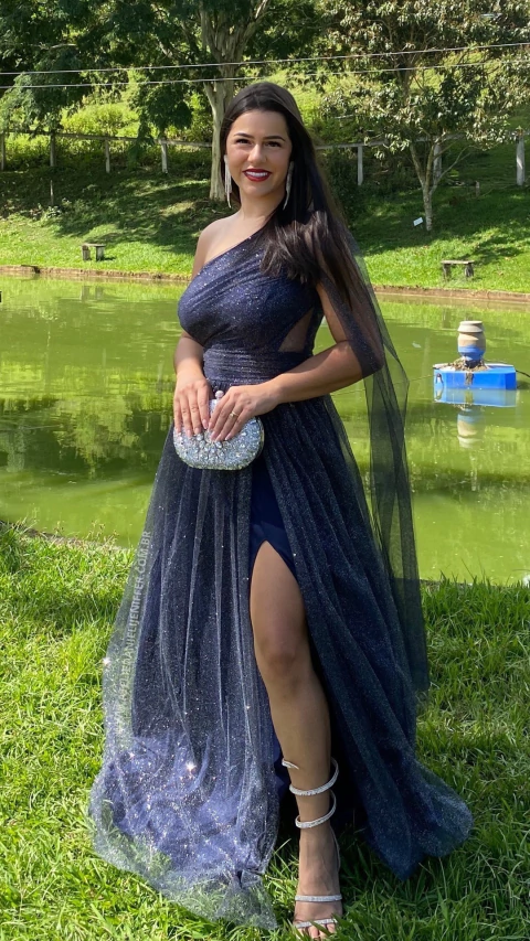 vestido de formatura com decote ombro a ombro 2026