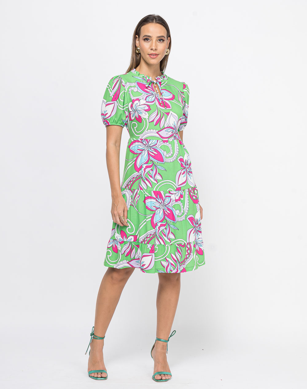 vestido de linho soltinho com tênis