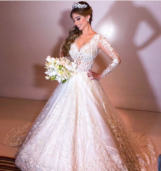 vestido de noiva princesa com renda e brilho