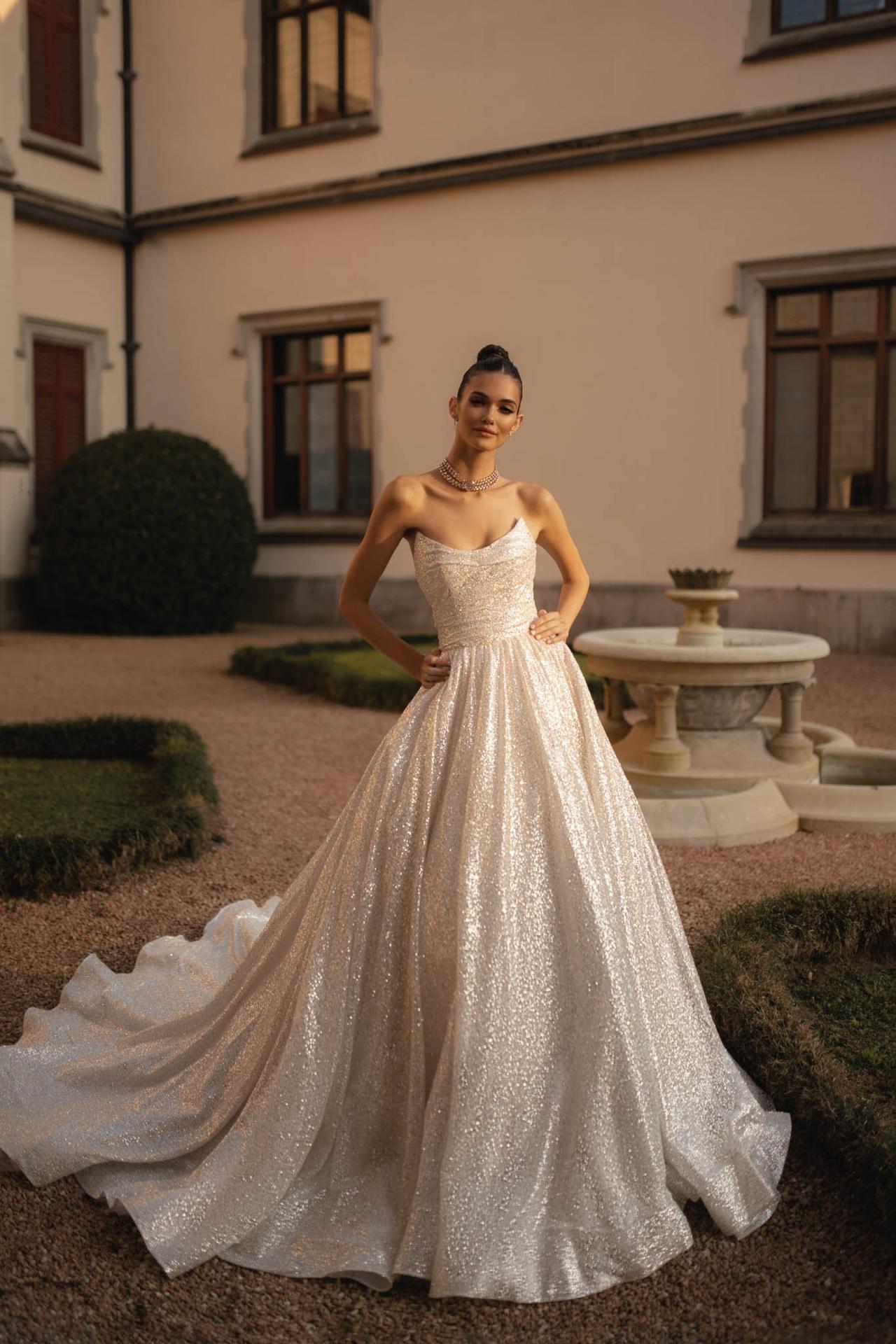 vestido de noiva princesa com renda e brilho