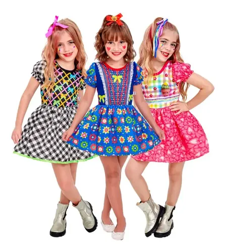 Vestido infantil festa junina com estampa de corações
