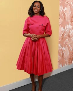 vestido fucsia com manga