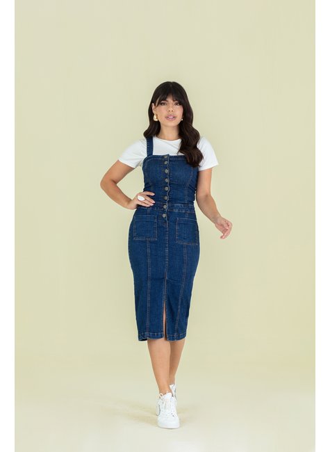 look vestido jeans e camisa branca