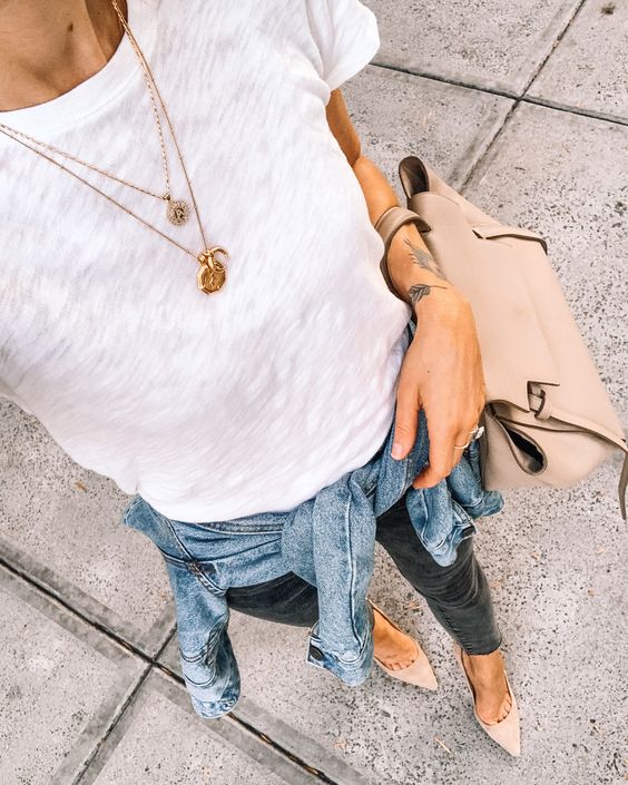 vestido jeans midi com camisa branca