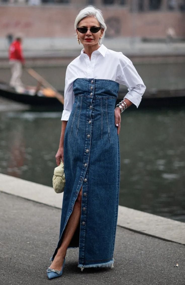 vestido jeans curto com camisa branca