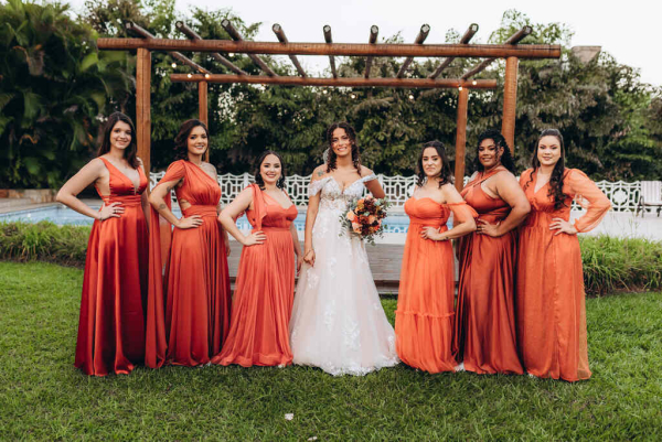 Casamento 2026: Por Que o Vestido Terracota é a Escolha Perfeita?
